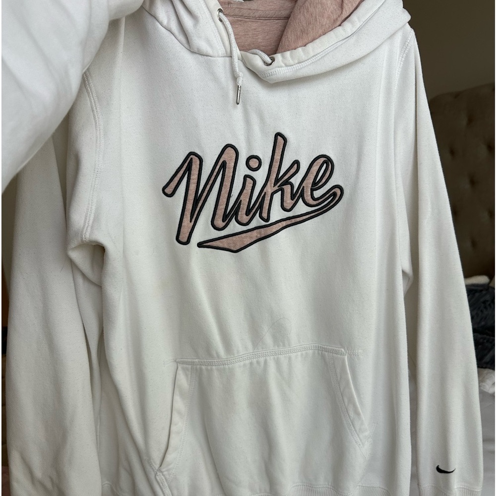 Youth XL / Women’s Small white nike logo hoodie